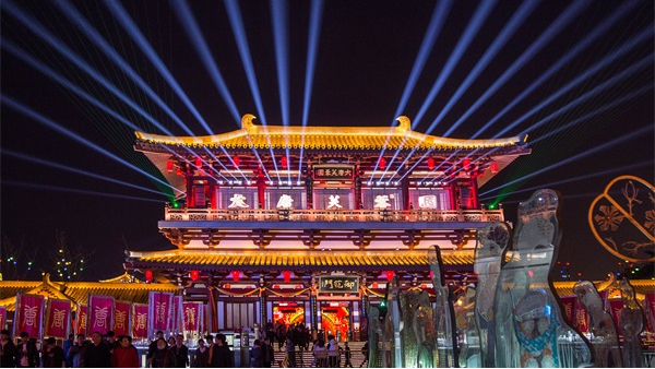 古建筑夜景燈光應(yīng)相協(xié)調(diào)，富有民族特色